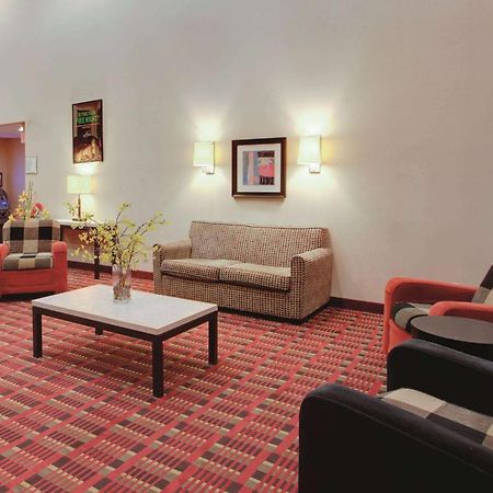 Ramada Inn By Wyndham Fairfield Nj Екстер'єр фото