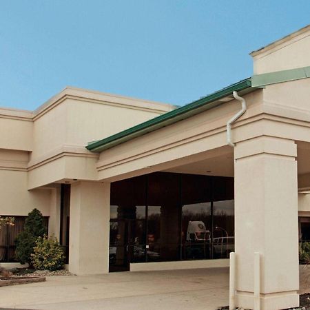 Ramada Inn By Wyndham Fairfield Nj Екстер'єр фото