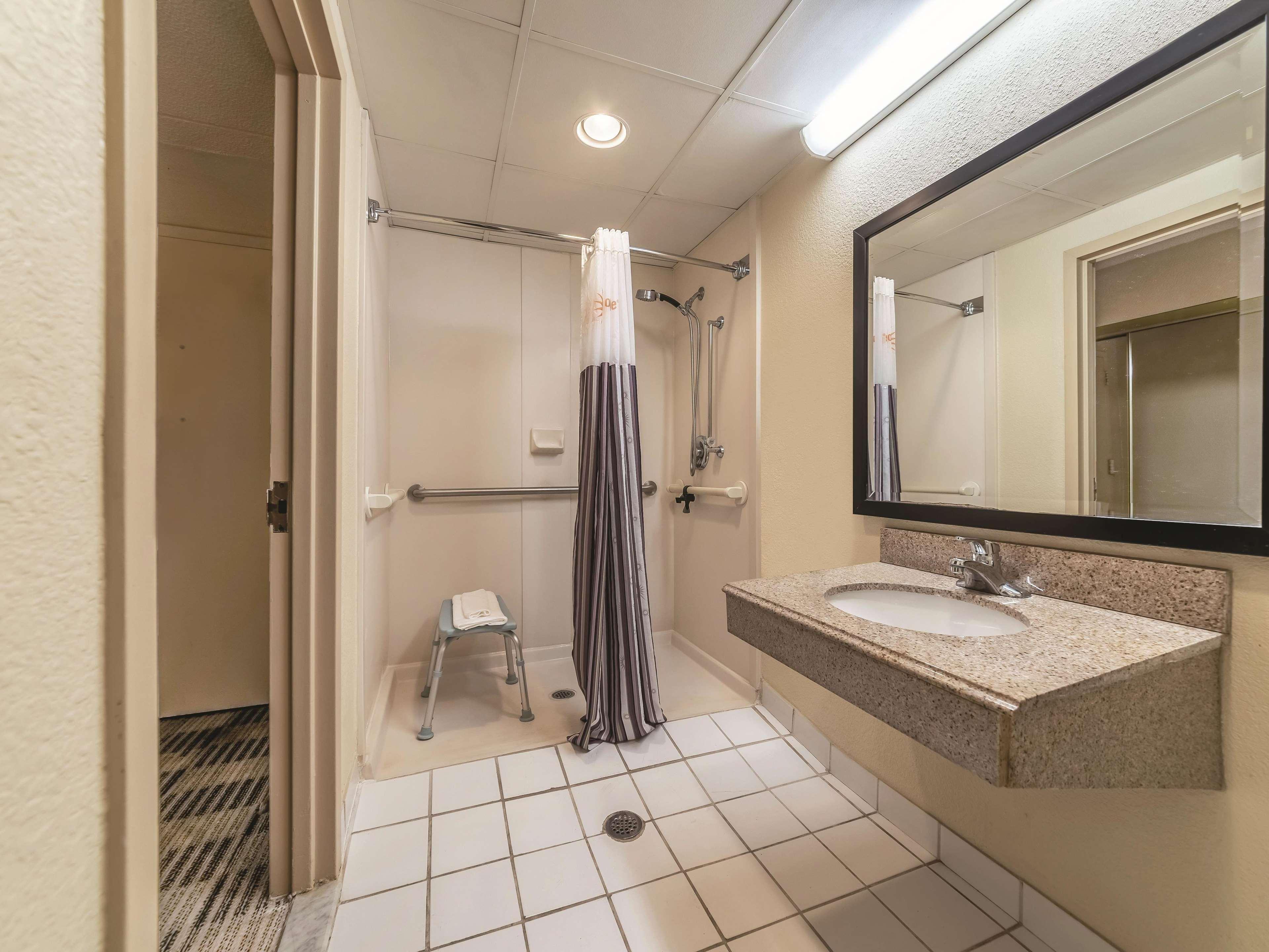 Ramada Inn By Wyndham Fairfield Nj Екстер'єр фото