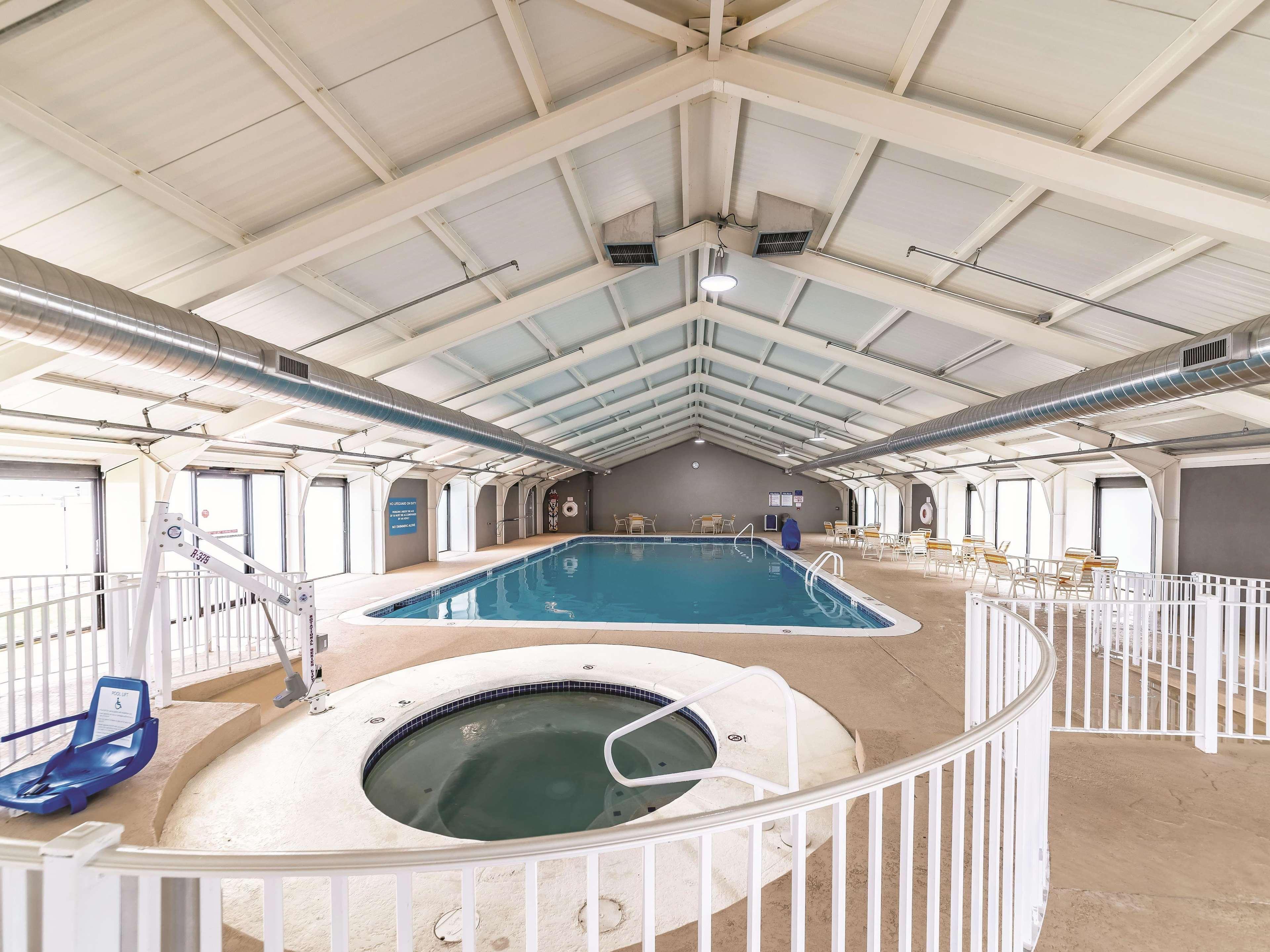 Ramada Inn By Wyndham Fairfield Nj Екстер'єр фото