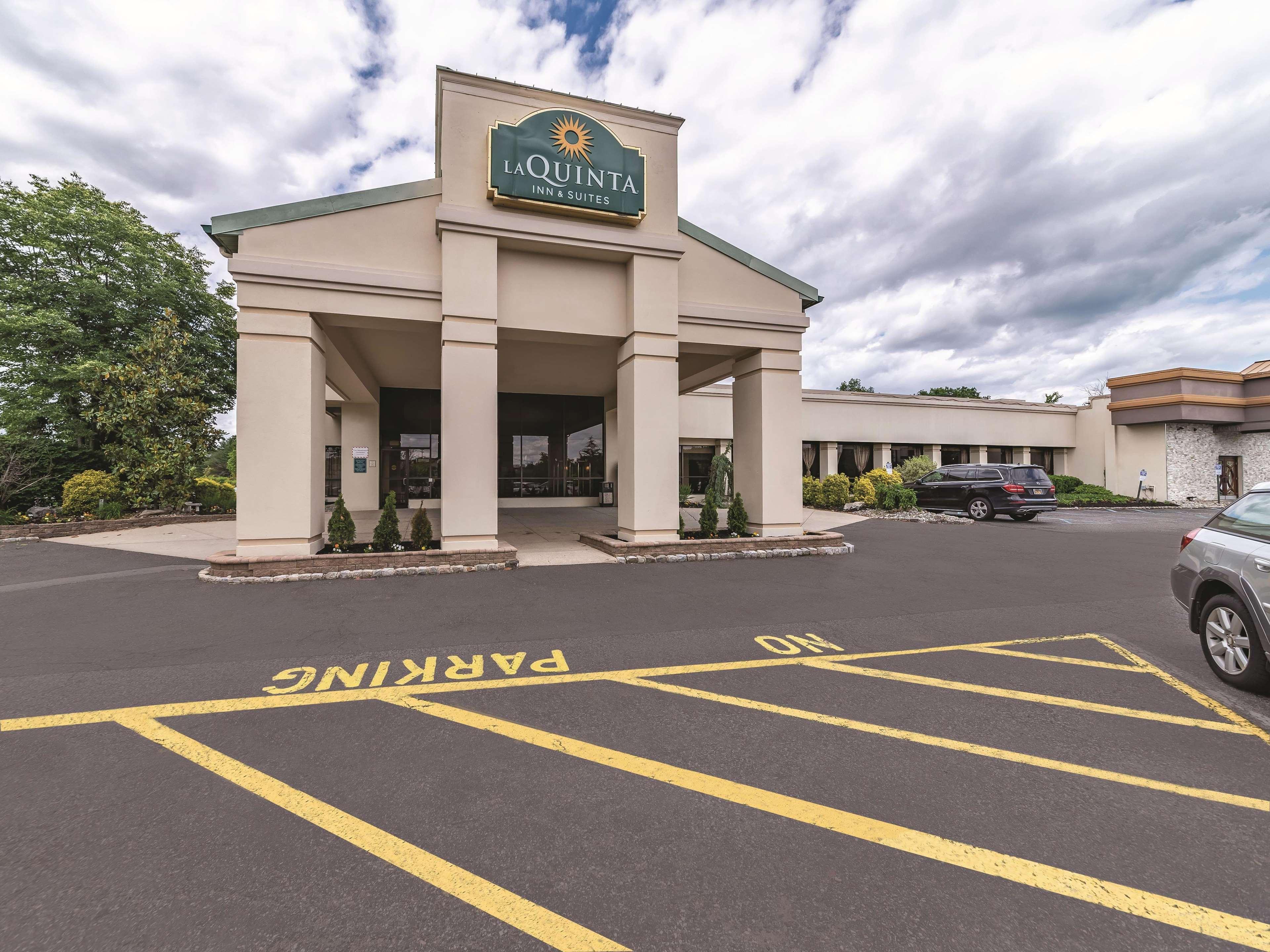 Ramada Inn By Wyndham Fairfield Nj Екстер'єр фото