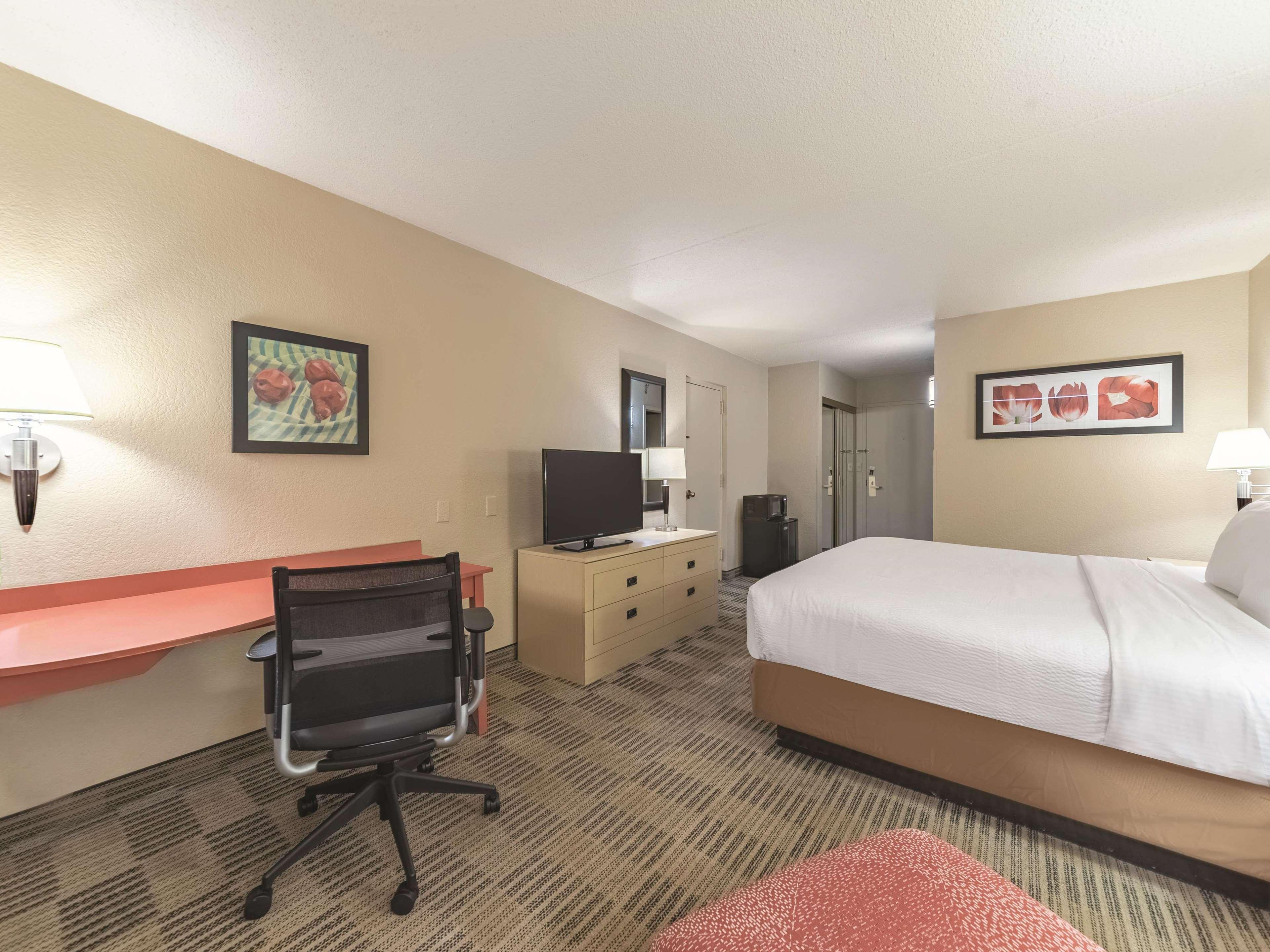 Ramada Inn By Wyndham Fairfield Nj Екстер'єр фото