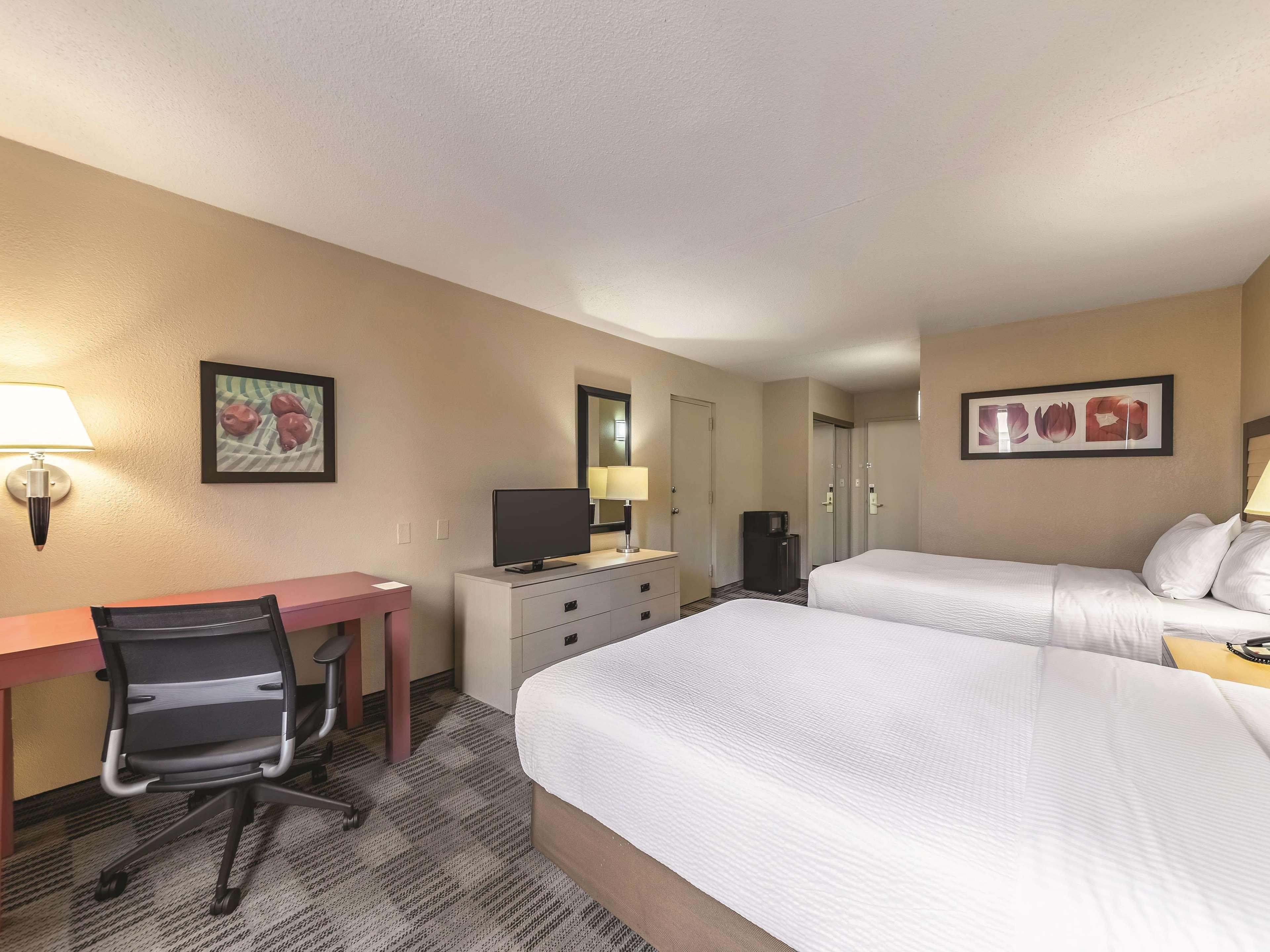 Ramada Inn By Wyndham Fairfield Nj Екстер'єр фото