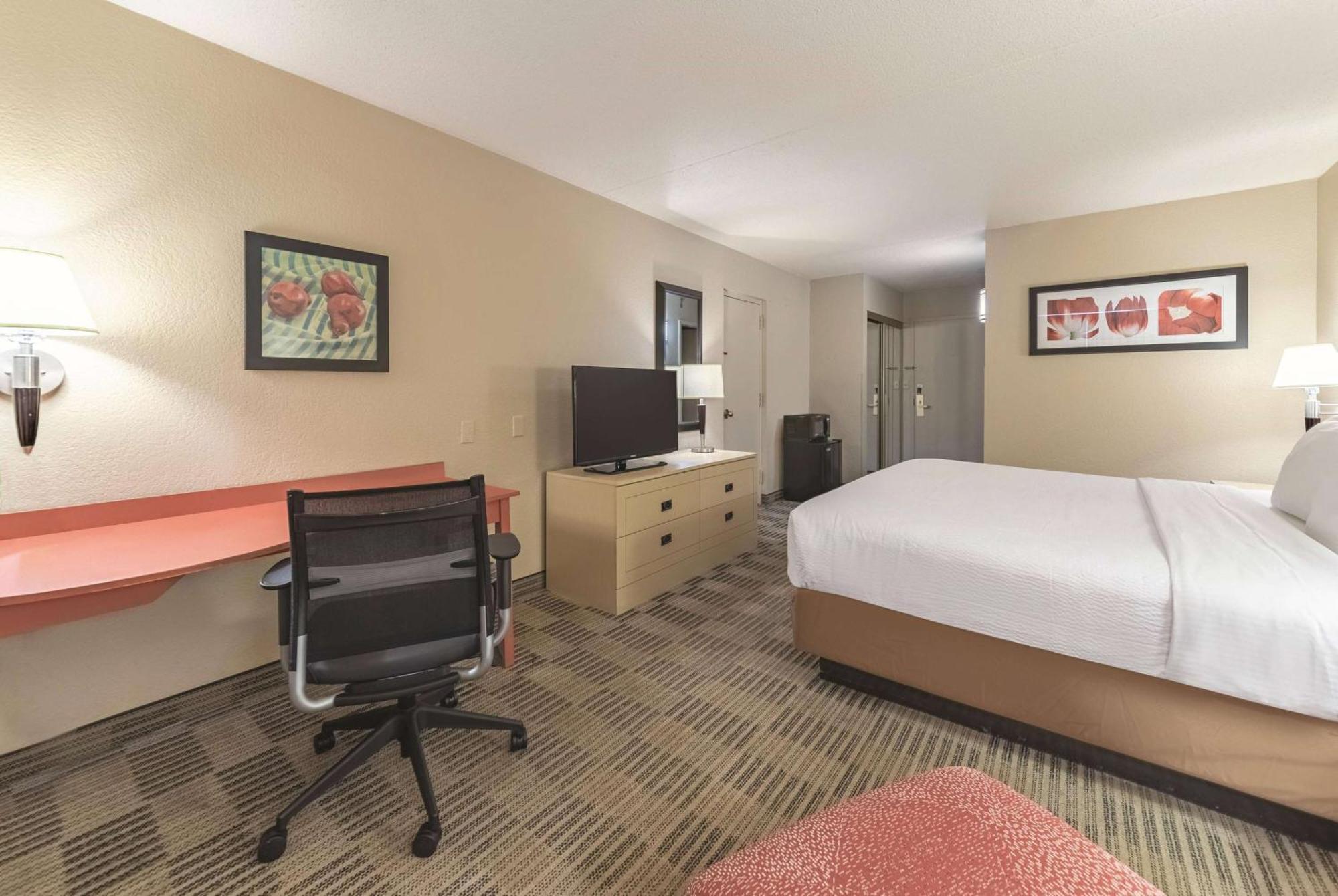 Ramada Inn By Wyndham Fairfield Nj Екстер'єр фото