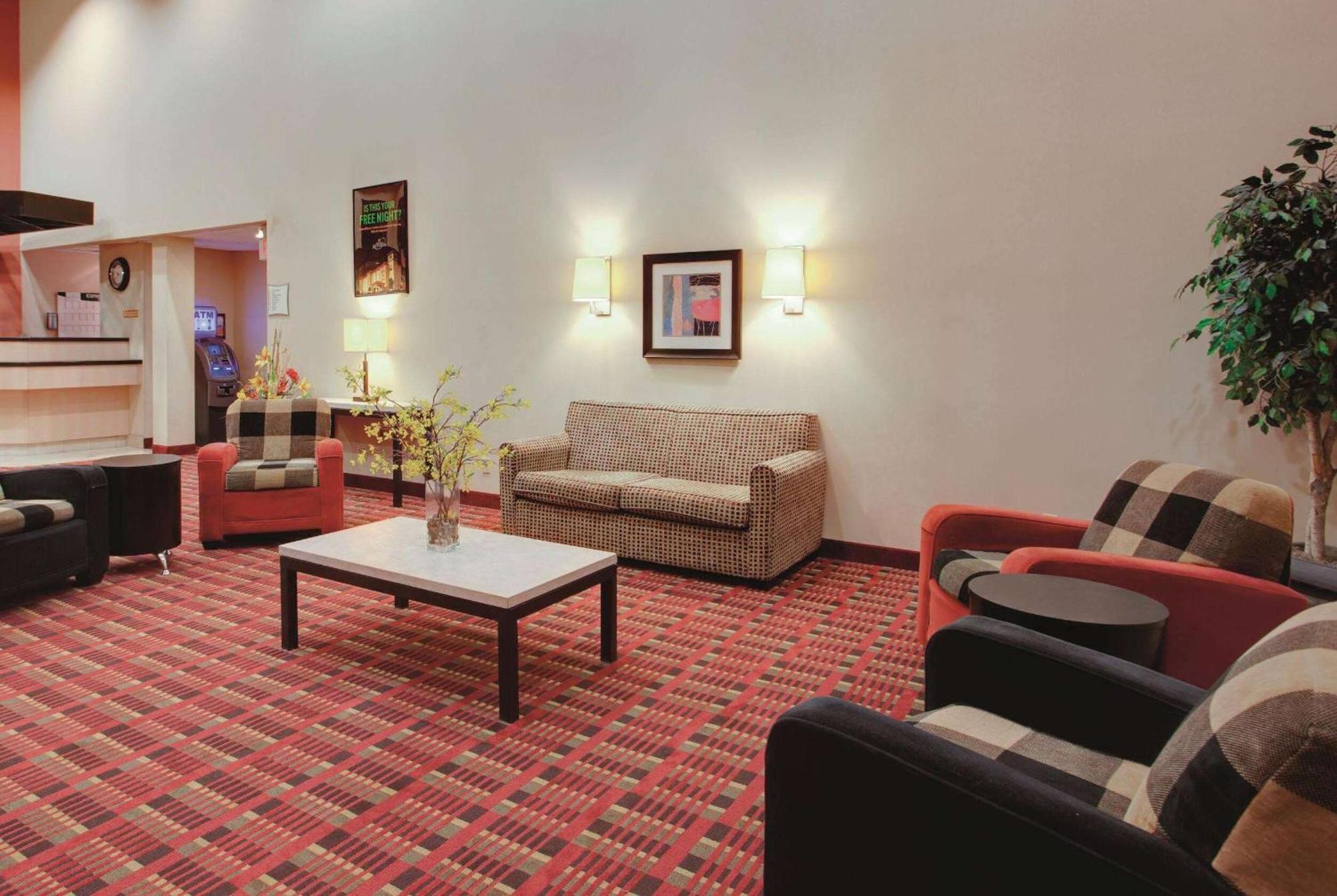 Ramada Inn By Wyndham Fairfield Nj Екстер'єр фото