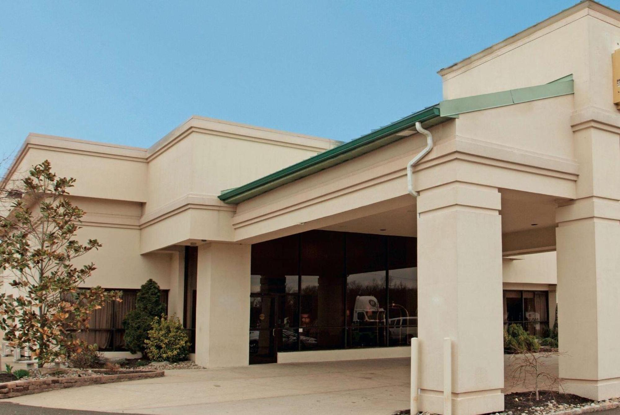 Ramada Inn By Wyndham Fairfield Nj Екстер'єр фото