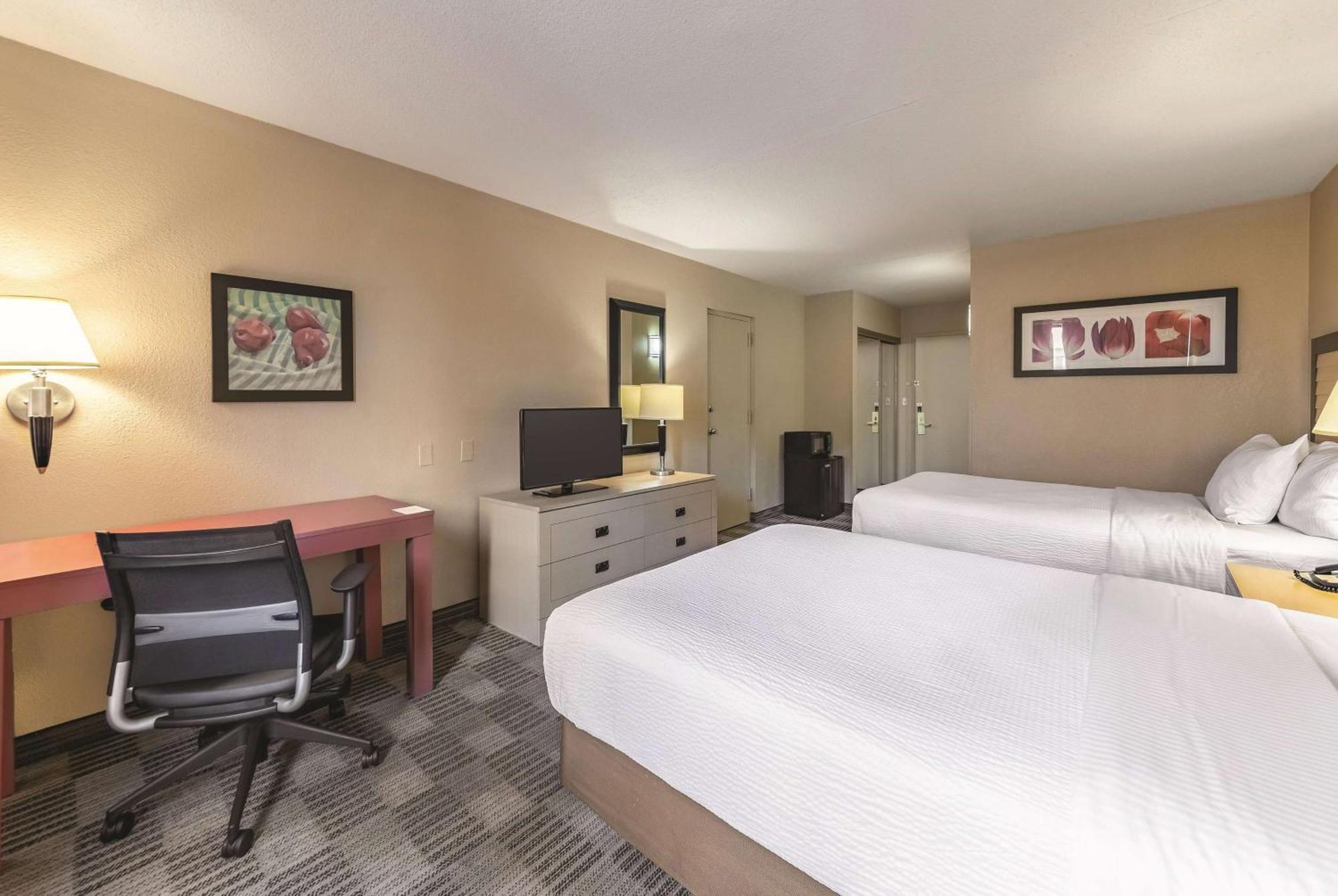 Ramada Inn By Wyndham Fairfield Nj Екстер'єр фото