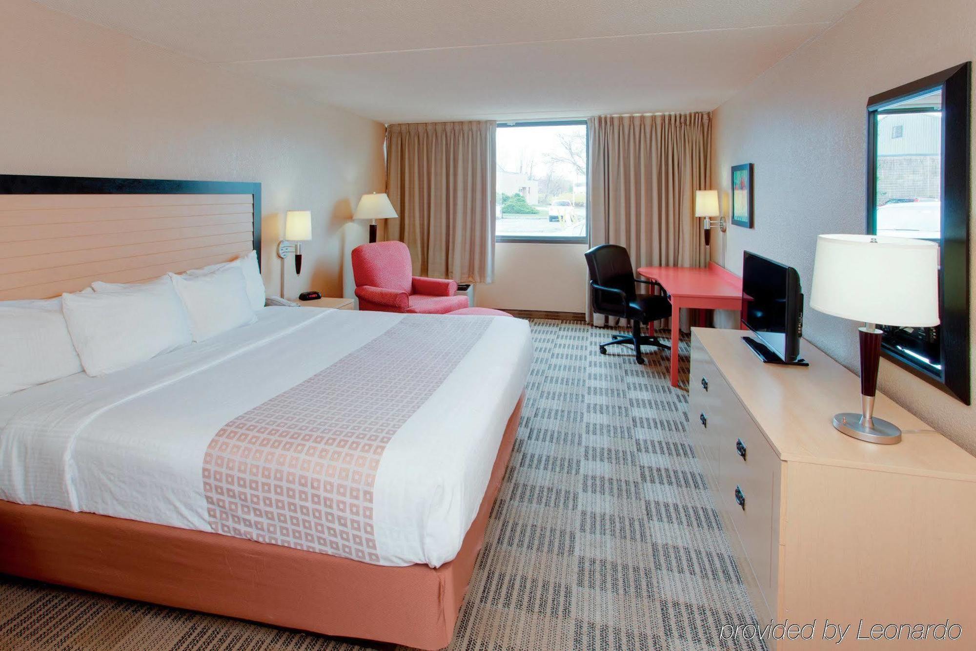 Ramada Inn By Wyndham Fairfield Nj Екстер'єр фото