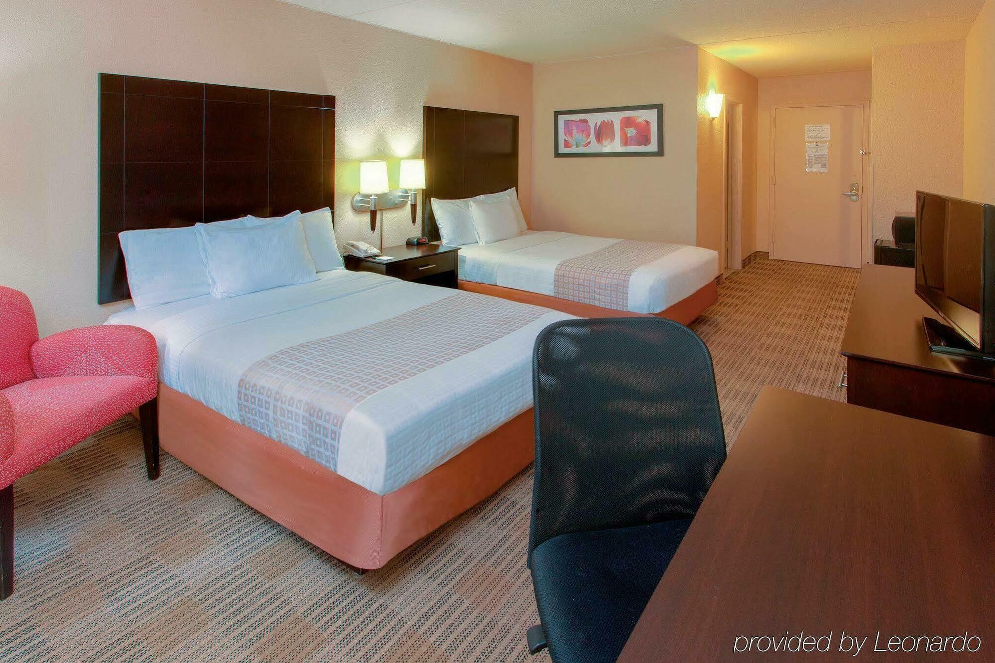 Ramada Inn By Wyndham Fairfield Nj Екстер'єр фото